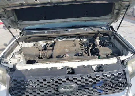 2018 Toyota Tundra Sr5 5.7L V8 z USA, uszkodzony, nr VIN 5TFRY5F15JX239873